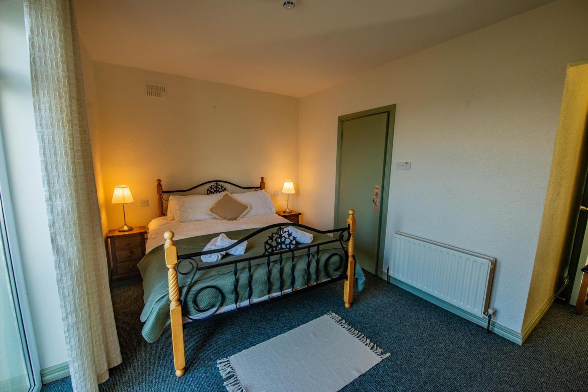 Greenfield Lodge Hotel Bar & Bistro Headford Екстериор снимка