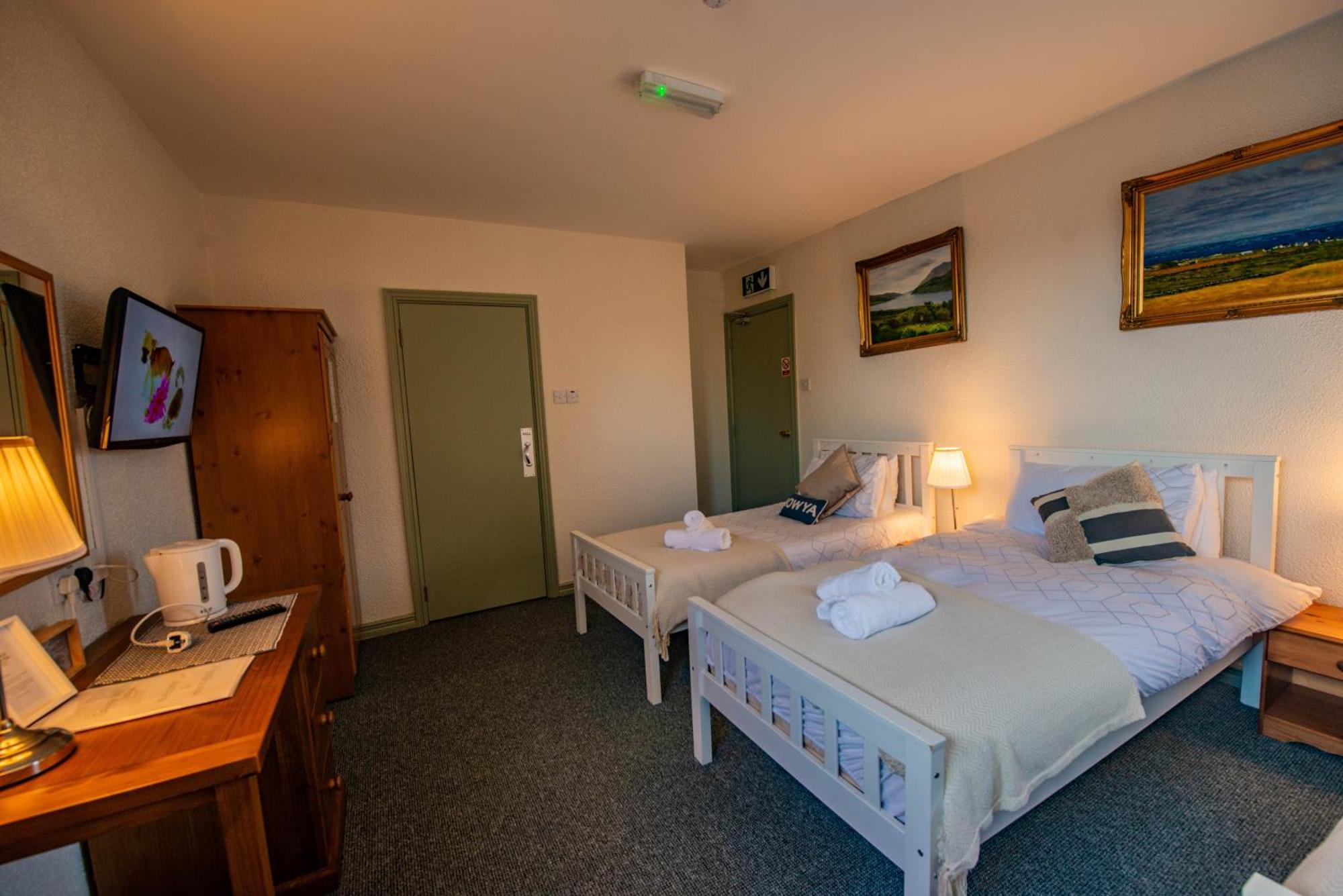 Greenfield Lodge Hotel Bar & Bistro Headford Екстериор снимка