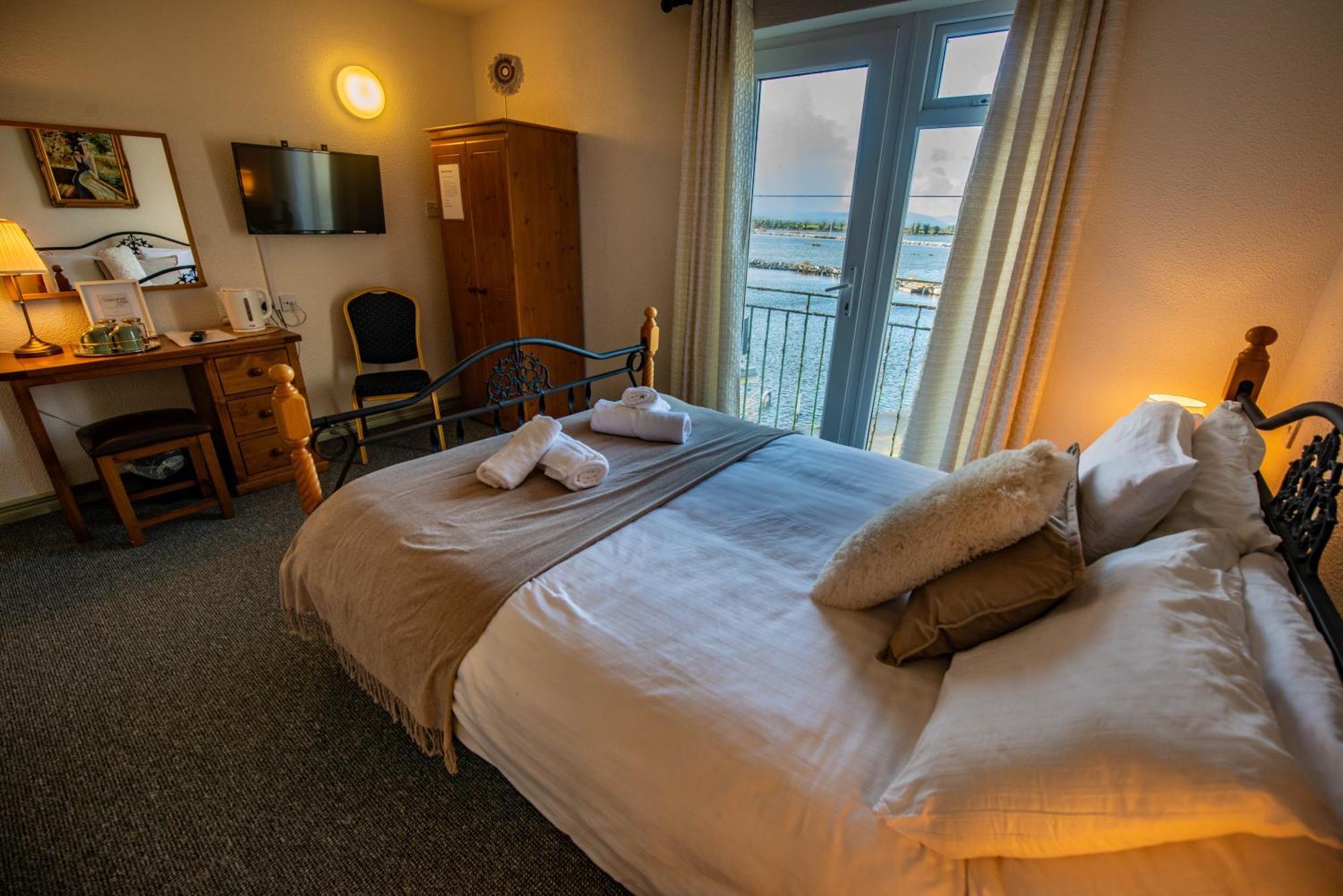 Greenfield Lodge Hotel Bar & Bistro Headford Екстериор снимка