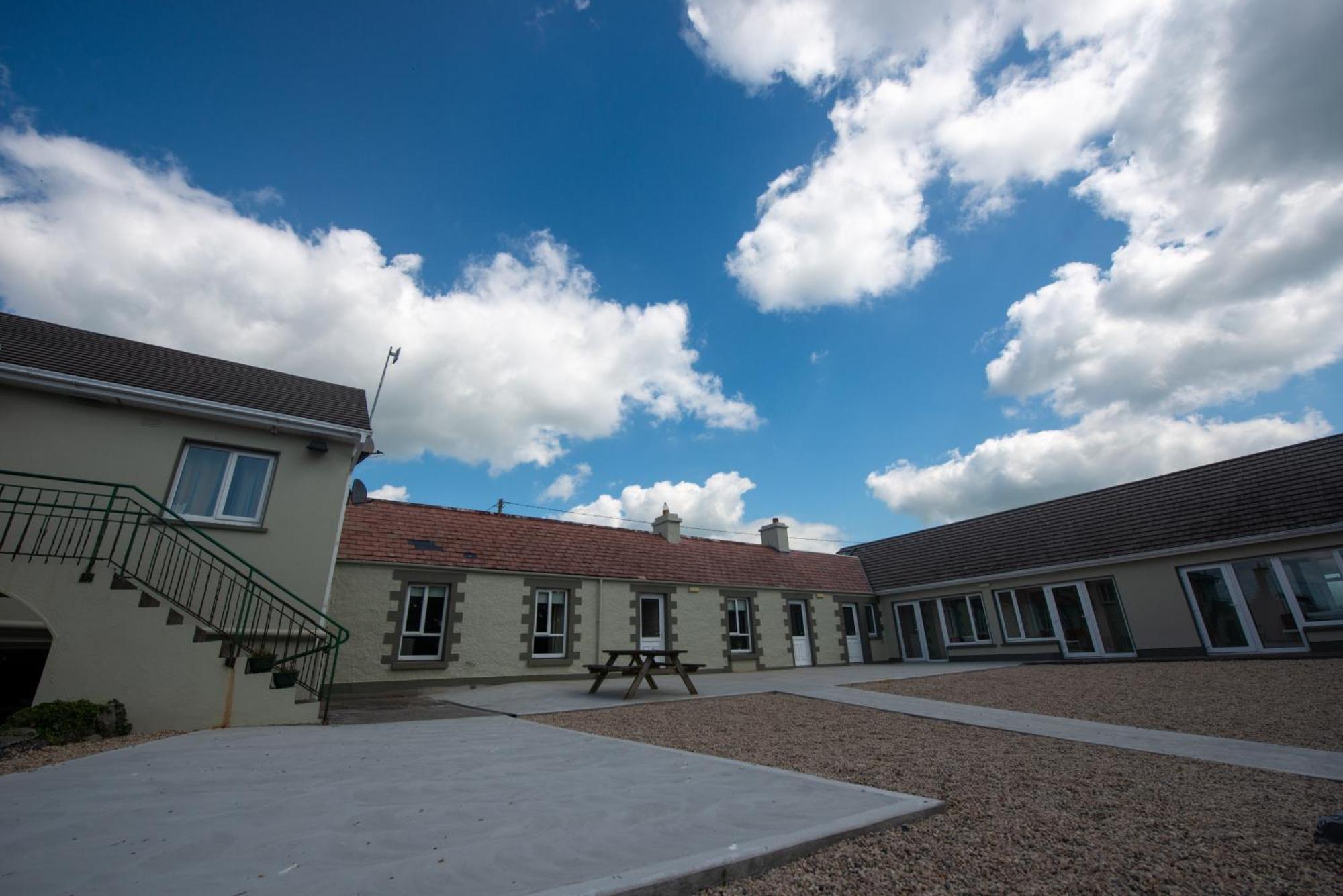 Greenfield Lodge Hotel Bar & Bistro Headford Екстериор снимка